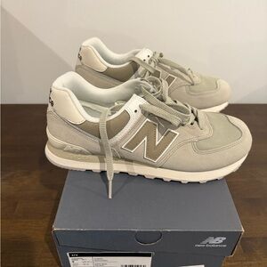 New Balance Classic Beige Sneakers size 9